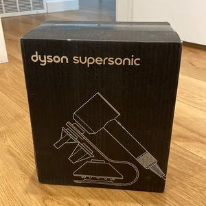 Dyson hairdryer display stand